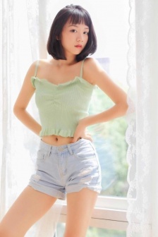 一边亲一边摸屁股视频